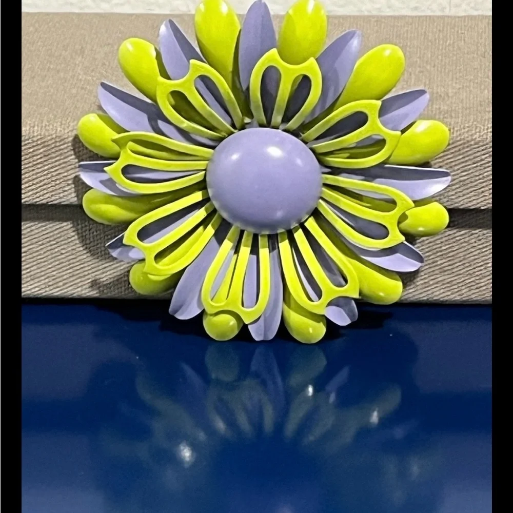 Purple Green Enamel Metal Flower Brooch Mod Floral Pin Vintage Jewelry 50s 60s - Picture 4 of 4